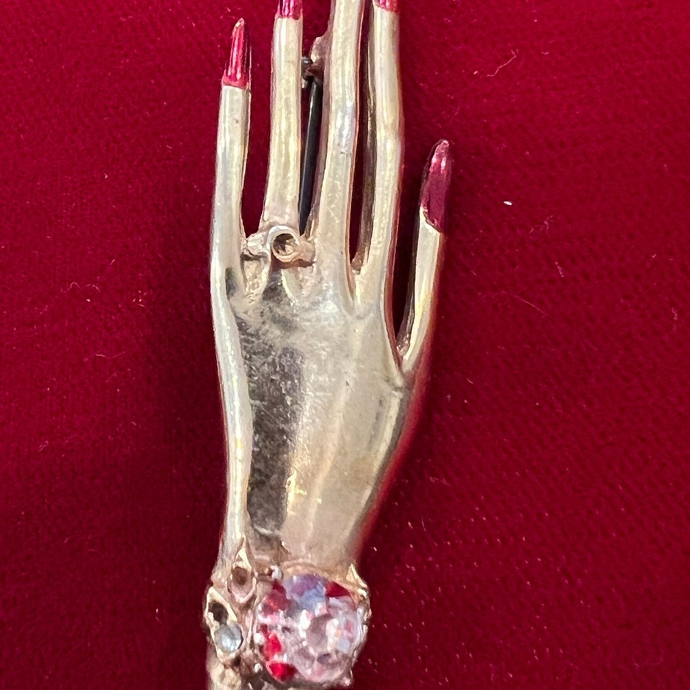 Vintage UnSigned Butler & Wilson 1980s Manicured Hand brooch and earrings - Picture 5 of 5